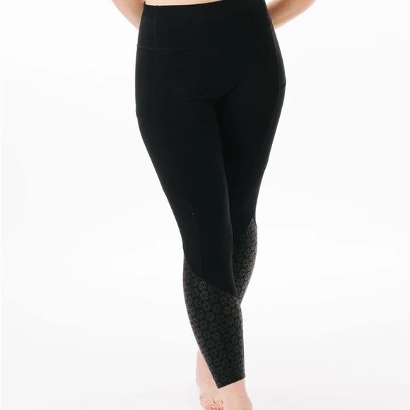 ZYIA Pants - Zyia Active Black Flower Power Luxe Two Pocket Leggings